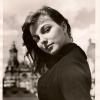 Joan-Collins-at-18-years-old