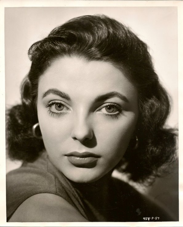 Joan-Collins-18y-old