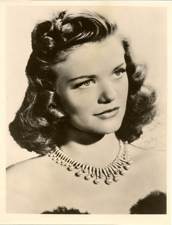 Simone-Simon